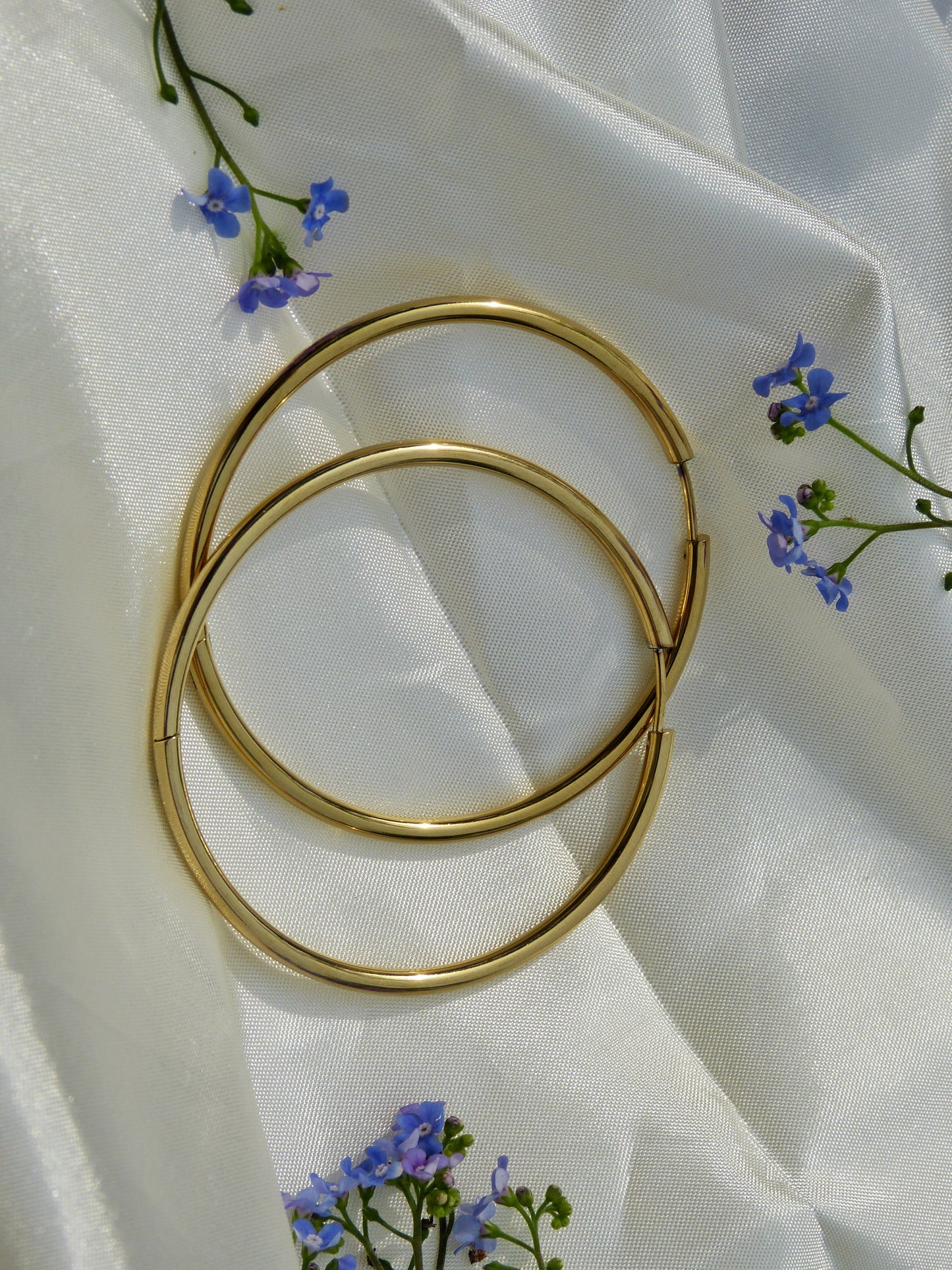 GOLD HOOPS MEDIUM